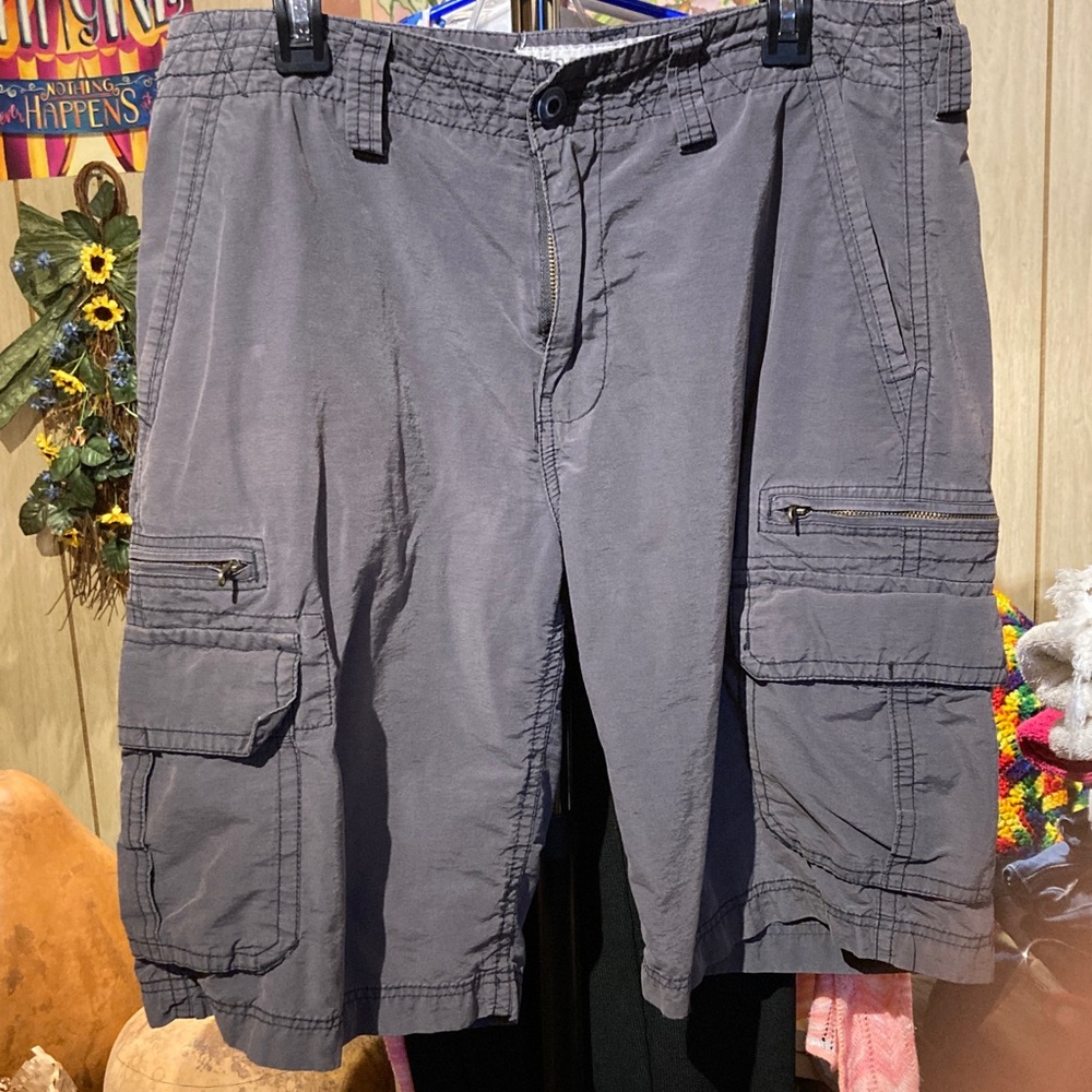 Aeropostale Gray Men's Cargo Shorts with Multi-Pockets